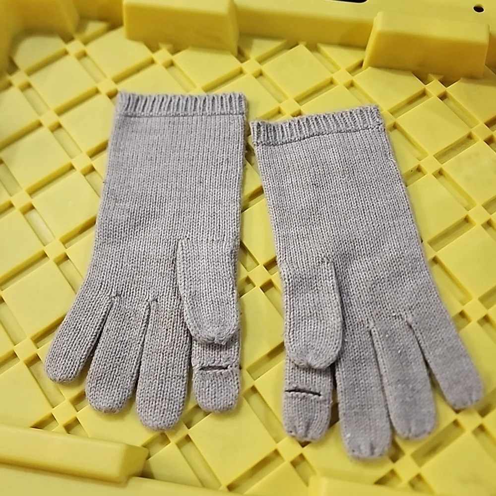 NWOT WOMENS CALVIN KLEIN  GLOVES